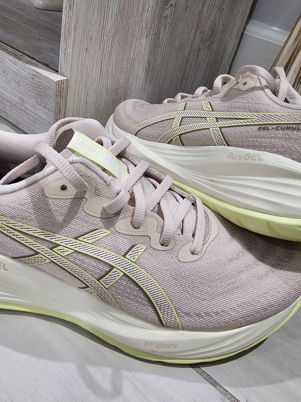 ASICS Gel Cumulus 27 Women's Beige Cream Yellow Running Shoes Sneakers Size 7.5